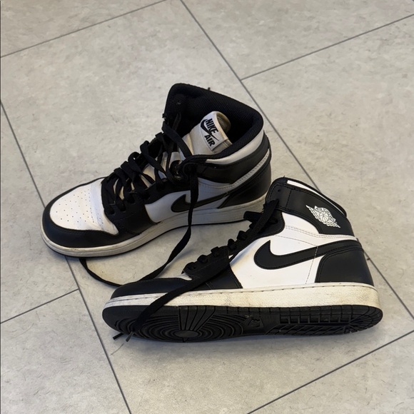 Jordan Other - Nike Black and White High-Tops- 7Y